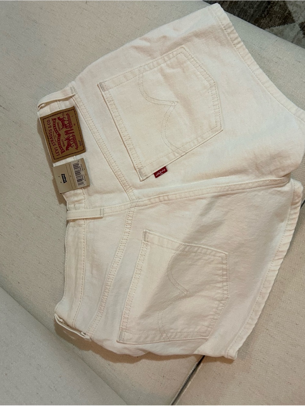 Subcategory prediction for women's jeans image